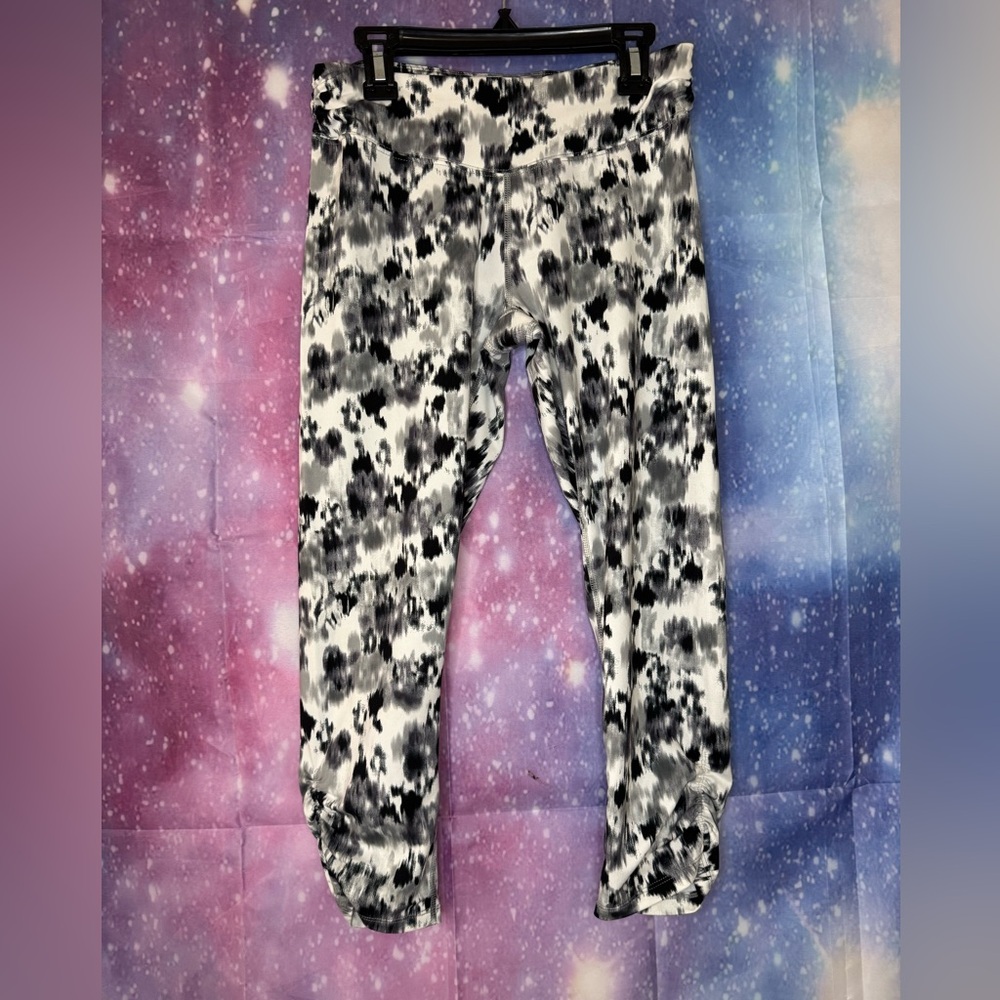 Kensie cropped workout pants 🛍